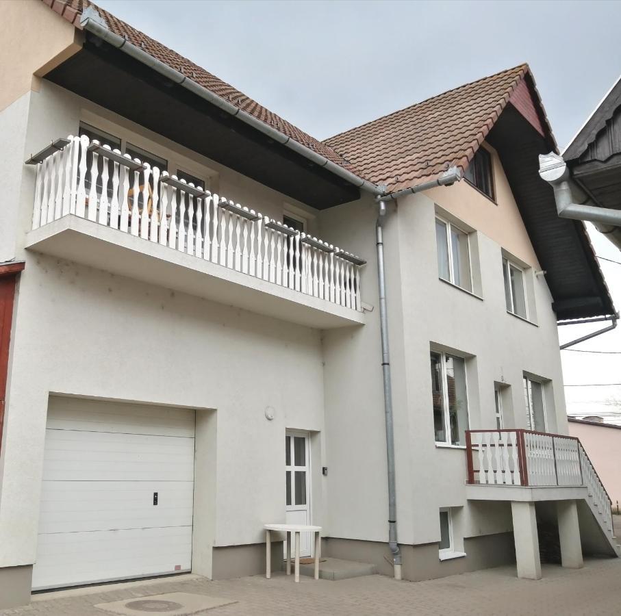 Appartement Lotus Apartman à Odorheiu Secuiesc Extérieur photo
